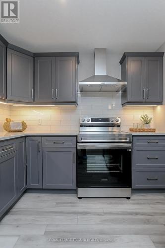 95 Empire Parkway, St. Thomas, ON - Indoor Photo Showing Kitchen