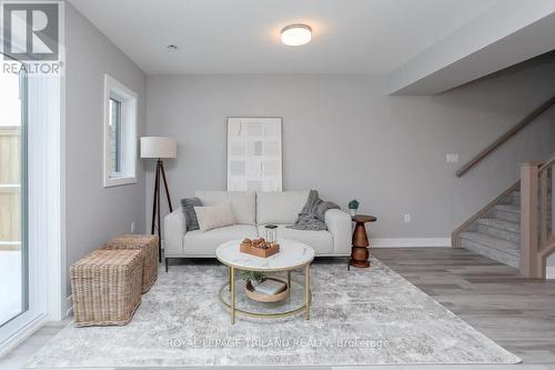 95 Empire Parkway, St. Thomas, ON - Indoor Photo Showing Living Room