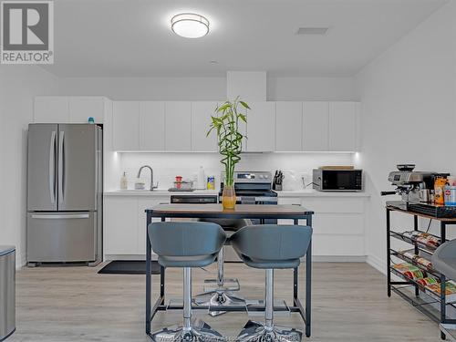 7333 Meo Boulevard Unit# 303, Lasalle, ON - Indoor Photo Showing Kitchen