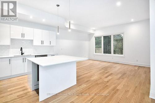 23 Waterview Lane, Blue Mountains (Thornbury), ON - Indoor Photo Showing Kitchen With Upgraded Kitchen