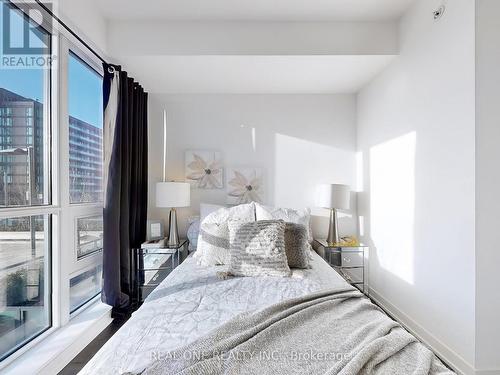 839 - 31 Tippett Road, Toronto, ON - Indoor Photo Showing Bedroom