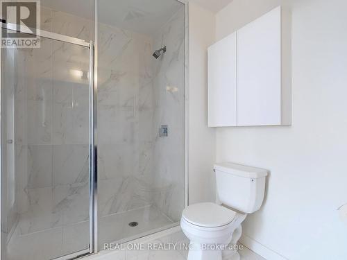 839 - 31 Tippett Road, Toronto, ON - Indoor Photo Showing Bathroom