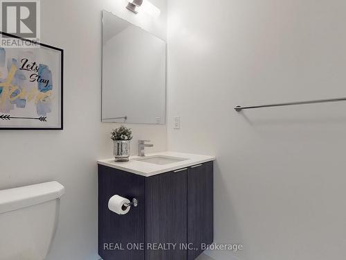 839 - 31 Tippett Road, Toronto, ON - Indoor Photo Showing Bathroom