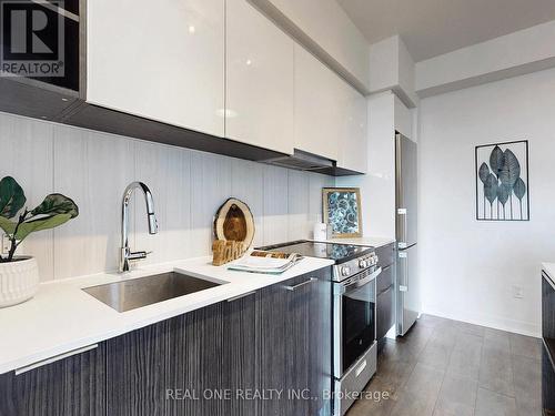 839 - 31 Tippett Road, Toronto, ON - Indoor Photo Showing Kitchen With Upgraded Kitchen