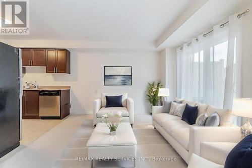 35 Nearco Crescent, Oshawa, ON - Indoor Photo Showing Living Room