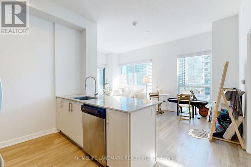 707 - 4085 Parkside Village Drive, Mississauga, ON - Indoor Photo Showing Kitchen