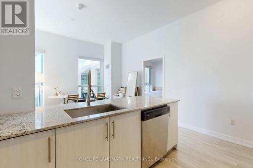 707 - 4085 Parkside Village Drive, Mississauga, ON - Indoor Photo Showing Kitchen