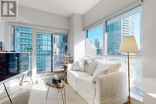 707 - 4085 Parkside Village Drive, Mississauga, ON - Indoor Photo Showing Living Room