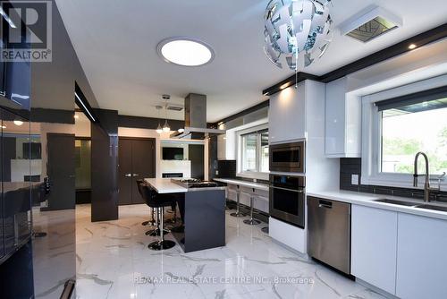 3836 Brookside Drive, West Lincoln, ON - Indoor Photo Showing Kitchen