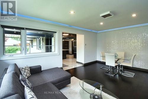 3836 Brookside Drive, West Lincoln, ON - Indoor Photo Showing Living Room