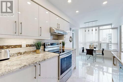 804 - 11 Townsgate Drive, Vaughan, ON - Indoor Photo Showing Kitchen With Upgraded Kitchen