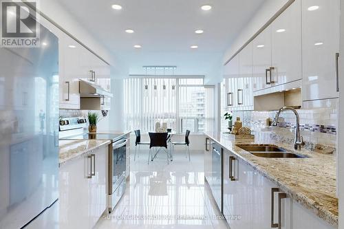 804 - 11 Townsgate Drive, Vaughan, ON - Indoor Photo Showing Kitchen With Double Sink With Upgraded Kitchen