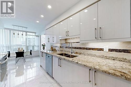 804 - 11 Townsgate Drive, Vaughan, ON - Indoor Photo Showing Kitchen With Double Sink With Upgraded Kitchen