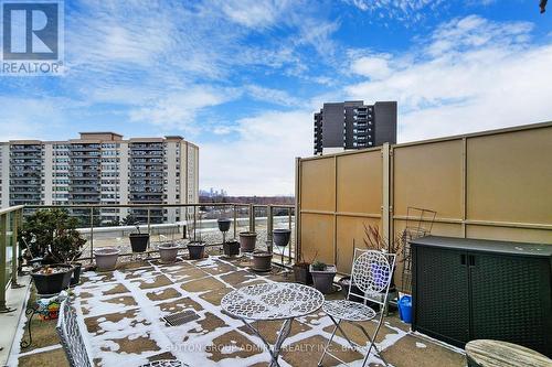 804 - 11 Townsgate Drive, Vaughan, ON - Outdoor