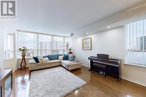 804 - 11 Townsgate Drive, Vaughan, ON - Indoor Photo Showing Living Room