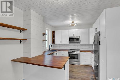 2136 Reynolds Street, Regina, SK - Indoor Photo Showing Kitchen With Double Sink