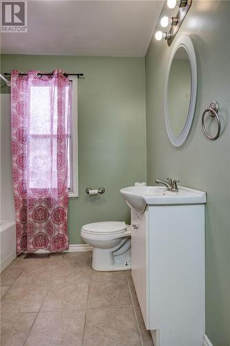 161 Hillsboro Avenue, Greater Sudbury, ON - Indoor Photo Showing Bathroom