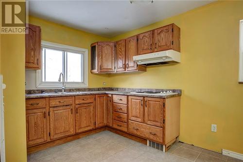 161 Hillsboro Avenue, Greater Sudbury, ON - Indoor Photo Showing Kitchen With Double Sink