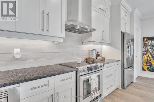 2701/04 - 330 Ridout Street N, London, ON - Indoor Photo Showing Kitchen With Upgraded Kitchen