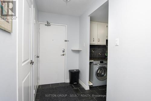 404 - 1255 Commisioners Road W, London, ON - Indoor Photo Showing Laundry Room