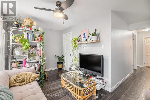 1&2 - 145 Eccles Street, Ottawa, ON - Indoor Photo Showing Living Room