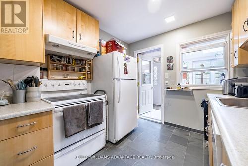 462&464 Sammon Avenue, Toronto, ON - Indoor Photo Showing Kitchen