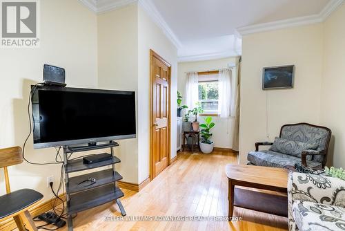 462&464 Sammon Avenue, Toronto, ON - Indoor Photo Showing Living Room