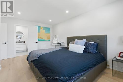 17 Clearview Drive, Hamilton, ON - Indoor Photo Showing Bedroom