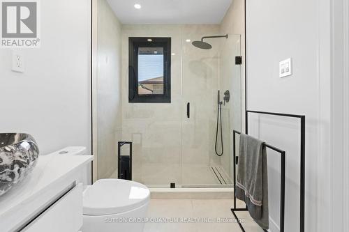 17 Clearview Drive, Hamilton, ON - Indoor Photo Showing Bathroom