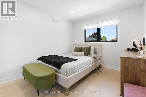 17 Clearview Drive, Hamilton, ON - Indoor Photo Showing Bedroom