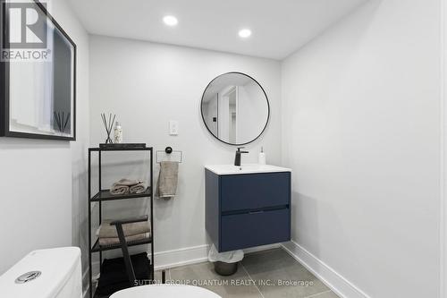 17 Clearview Drive, Hamilton, ON - Indoor Photo Showing Bathroom