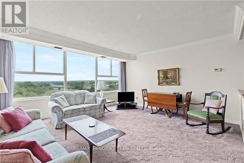 407 - 7 Gale Crescent, St. Catharines (450 - E. Chester), ON - Indoor Photo Showing Living Room