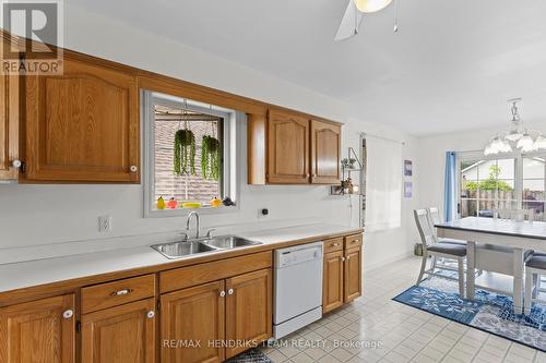 550 Albany Street, Fort Erie (333 - Lakeshore), ON - Indoor Photo Showing Kitchen With Double Sink