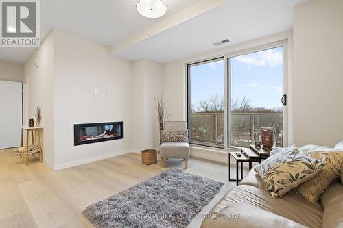 605 - 118 West Street, Port Colborne (878 - Sugarloaf), ON - Indoor Photo Showing Living Room With Fireplace