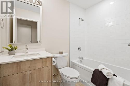 605 - 118 West Street, Port Colborne (878 - Sugarloaf), ON - Indoor Photo Showing Bathroom