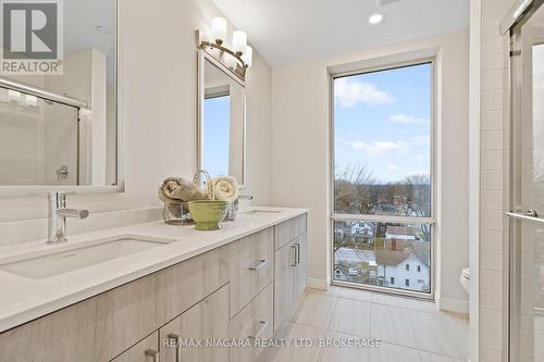 605 - 118 West Street, Port Colborne (878 - Sugarloaf), ON - Indoor Photo Showing Bathroom