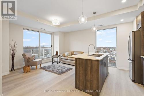 605 - 118 West Street, Port Colborne (878 - Sugarloaf), ON - Indoor Photo Showing Kitchen With Double Sink