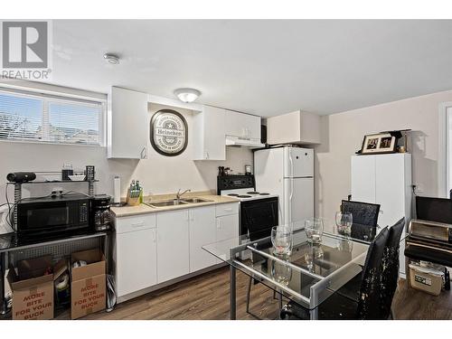 615 Stansfield Road, Kamloops, BC - Indoor Photo Showing Kitchen With Double Sink