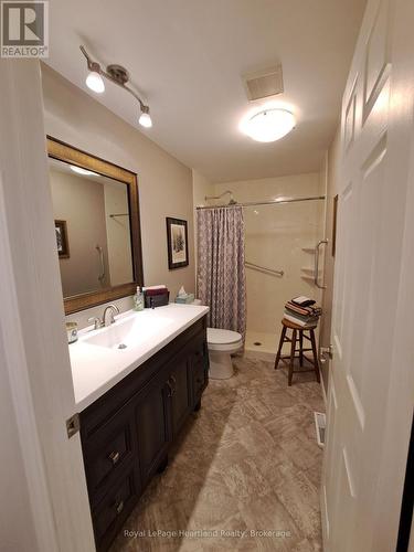 468 Richard Crescent, Strathroy-Caradoc (Sw), ON - Indoor Photo Showing Bathroom