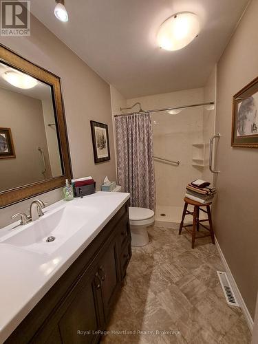 468 Richard Crescent, Strathroy-Caradoc (Sw), ON - Indoor Photo Showing Bathroom