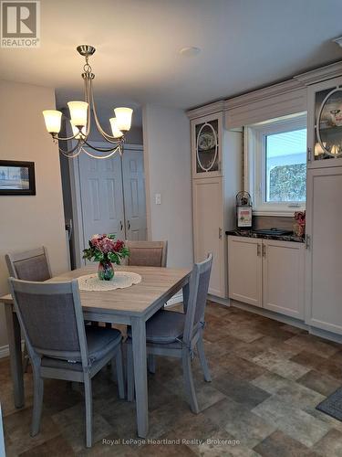 468 Richard Crescent, Strathroy-Caradoc (Sw), ON - Indoor Photo Showing Dining Room