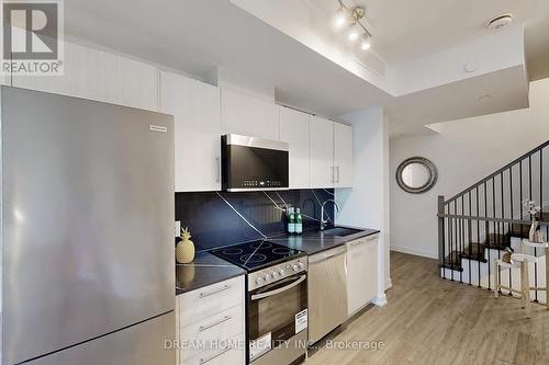 42 - 851 Sheppard Avenue W, Toronto, ON - Indoor Photo Showing Kitchen