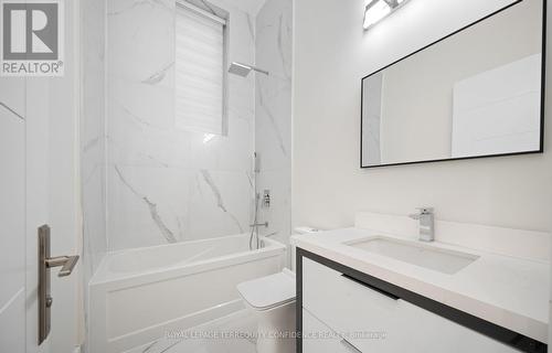 32 Florence Avenue, Toronto, ON - Indoor Photo Showing Bathroom