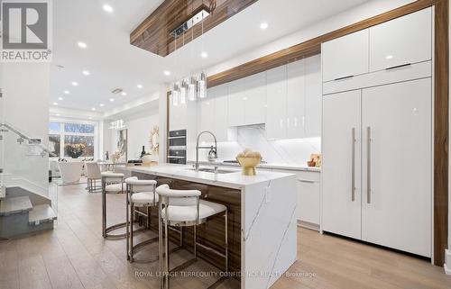 32 Florence Avenue, Toronto, ON - Indoor Photo Showing Kitchen With Upgraded Kitchen