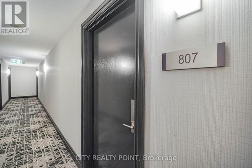 807 - 1720 Eglington Avenue E, Toronto, ON - Indoor Photo Showing Laundry Room