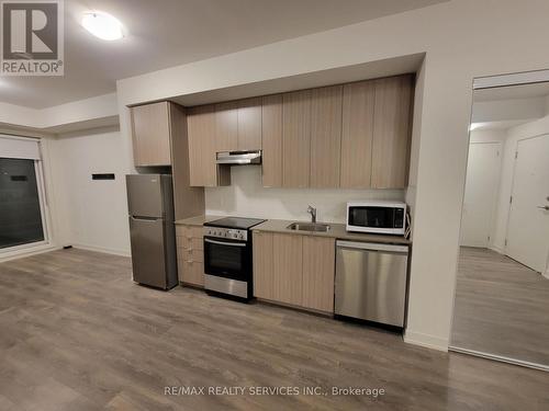 62 Sky Harbour Drive, Brampton, ON - Indoor Photo Showing Kitchen With Stainless Steel Kitchen