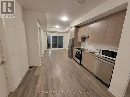 62 Sky Harbour Drive, Brampton, ON - Indoor Photo Showing Kitchen