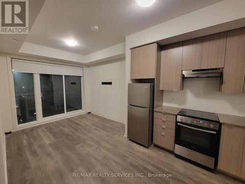 62 Sky Harbour Drive, Brampton, ON - Indoor Photo Showing Kitchen