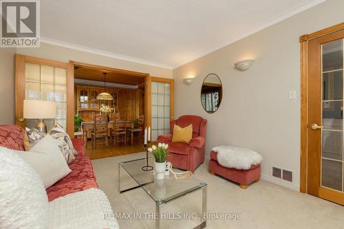 936 Dormer Street, Mississauga, ON - Indoor Photo Showing Living Room