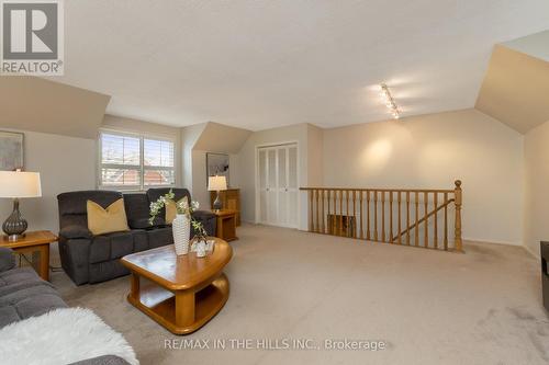 936 Dormer Street, Mississauga, ON - Indoor Photo Showing Living Room